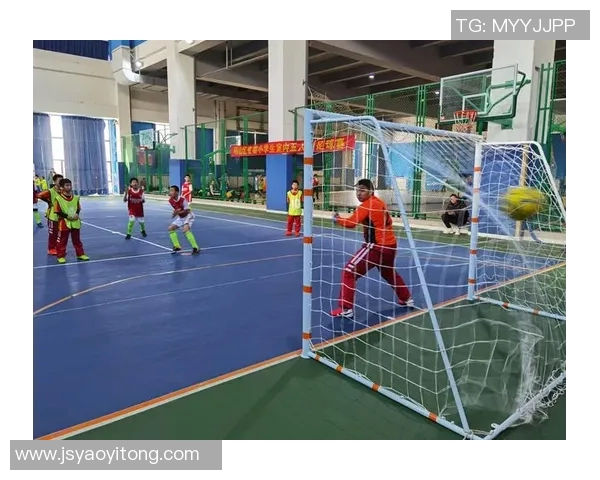 开设足球球星卡基础课程助力青少年提升足球技能与战术理解 开设足球球星卡基础课程助力青少年提升足球技能与战术理解