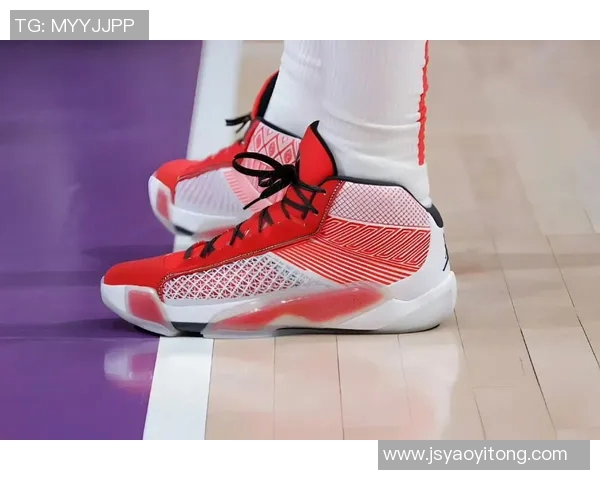 爱穿低帮足球鞋的球星们如何在赛场上发挥极致脚感与速度