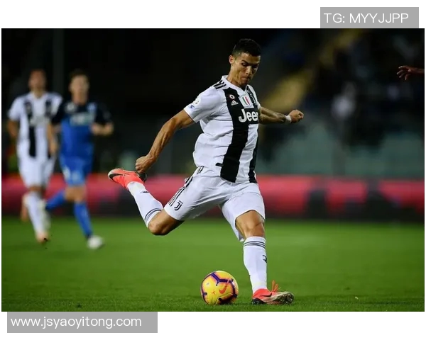 调皮足球球星场上妙趣横生展现个性瞬间引发欢笑热议 调皮足球球星场上妙趣横生展现个性瞬间引发欢笑热议